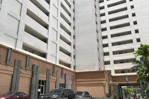 Bé trai 3 tuổi rơi từ lầu 16 chung cư xuống đất