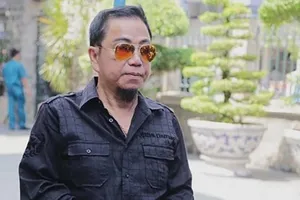 Danh hài Hồng Tơ cùng đồng phạm bị bắt trong quán cà phê