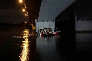 Đi nhậu về, người đàn ông bỏ lại áo quần lội ra sông mất tích