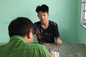 Thanh niên dùng nón bảo hiểm tấn công tài xế Go-Việt