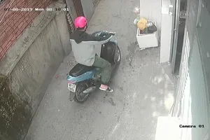 Vụ nữ sinh bị sát hại: Nghi phạm bỏ lại xe máy tại bờ kênh