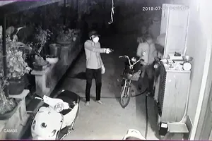 Nhóm người dùng súng vào nhà dân ở Củ Chi để cướp 