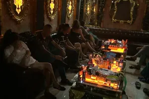 Kiểm tra nhà hàng 'chỉ tiếp khách quen sau 0 giờ' ở Gò Vấp