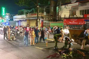 Lao xe vào máy bơm bê tông, hai thanh niên tử vong ở Gò Vấp