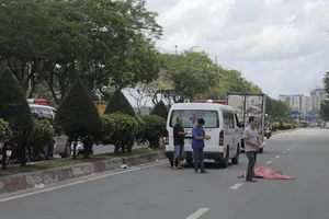 Tai nạn chết người, đường Trường Chinh kẹt cứng