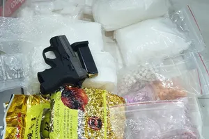 Nhóm buôn ma túy thủ súng, thuê chung cư để giao dịch ở TP.HCM