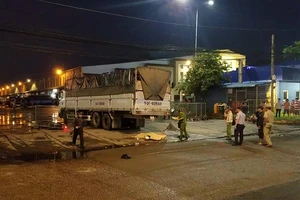 Xe tải cán ba người thương vong ở Chợ đầu mối Bình Điền