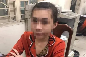 Bắt giam 2 nam có bề ngoài như nữ cướp giật du khách ở quận 7