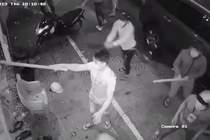 Nhóm 10X hẹn hỗn chiến ở quán cà phê, 1 người bị chém nhầm