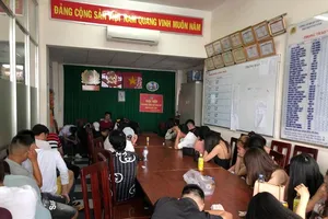Công an đột kích quán bar ở Tân Phú, trăm người tháo chạy
