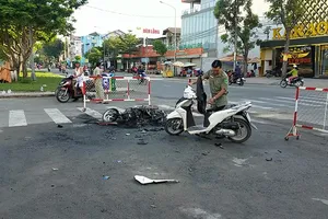 Bình Tân: 2 nhóm xem cãi nhau rồi hỗn chiến, đốt xe