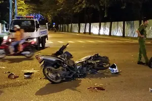 Xe máy đấu đầu ở Tân Phú, 3 người thương vong trong đêm
