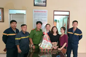 Nữ nạn nhân vụ cháy ở Gò Vấp đến cảm ơn cảnh sát