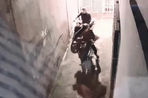 Nhóm trộm thủ dao bấm đột nhập nhà trọ lấy xe ở quận 6