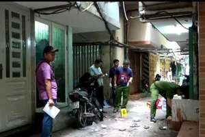 Thanh niên bị nhóm đòi nợ chém gần lìa tay ở Bình Thạnh