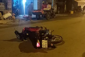 Tông thẳng vào trụ điện ở Hóc Môn, 2 thanh niên thương vong