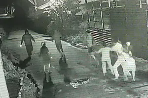 Bị vây chém lúc rạng sáng ở Bình Tân