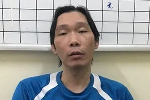 Gạ gẫm rồi giao cấu với bé gái là bạn của con trai mình