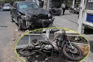 Thực nghiệm vụ nữ tiếp viên, GrabBike bị tông ở Phú Nhuận