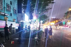 Người vô gia cư chết bất thường bên vệ đường 