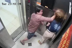 Công an TP.HCM: Làm rõ vụ đánh phụ nữ trong thang máy