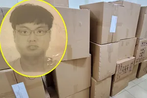 Thu gom khẩu trang tuồn ra nước ngoài, 1 thanh niên bị bắt