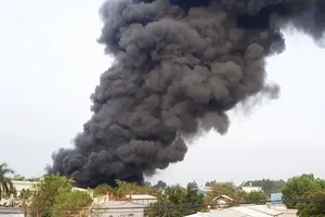 Cháy dữ dội công ty nhựa ở Củ Chi trong nhiều giờ