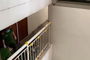 Công an kiểm tra lại hiện trường vụ TS Bùi Quang Tín rơi lầu