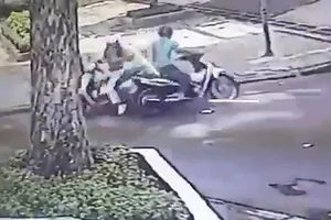 Bắt giữ thanh niên cướp điện thoại của phụ nữ