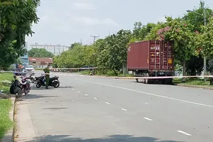 Người đàn ông có thẻ bảo vệ tử vong trong tư thế treo cổ