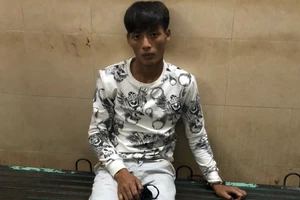 Cướp giật điện thoại chạy vào hẻm bị công an tóm gọn