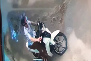 Trộm dùng roi điện tấn công người thuê trọ ở Bình Tân