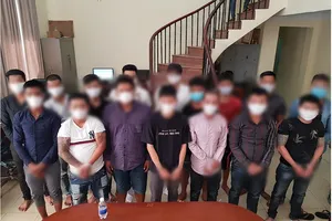 Tạm giữ 15 người nhóm phá quán ốc, diễu phố ở Bình Tân