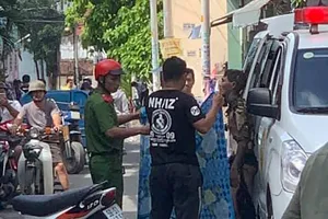 Một bảo vệ chung cư tự thiêu bằng xăng