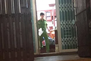 Công an bắt băng làm giấy tờ giả ở TP.HCM