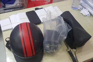 Rút thẻ xưng là hình sự, đánh công an khi bị kiểm tra