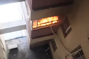 Cháy chung cư Khang Gia ở Gò Vấp, mẹ bồng con tháo chạy