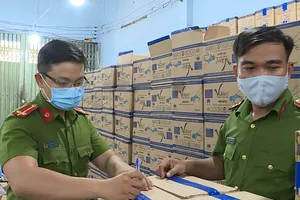 Đường dây làm hàng triệu găng tay y tế giả ở Bình Tân