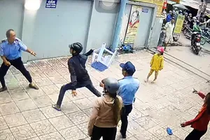 Truy bắt thanh niên vung dao chém bảo vệ trọng thương