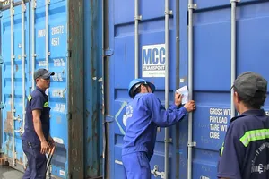 1 giám đốc bị công an truy tìm vì khai gian khi nhập khẩu giấy