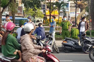 Ngồi nhậu ở công viên thì bị sát hại