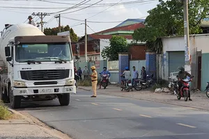 Va chạm giao thông chết người, tài xế xe bồn bỏ đi