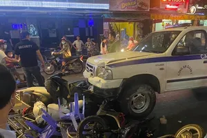 Vụ xe công an lao vào quán nhậu: 'Do bảo vệ dân phố lái'