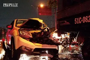 Bình Tân: Ô tô tông nhiều xe chờ đèn đỏ, nhiều người bị thương