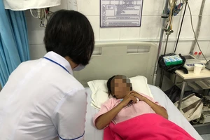 Kịp cứu 1 phụ nữ mang thai định nhảy cầu Chà Và