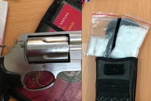 Nghi can khai thủ súng phòng thân khi đi mua bán ma túy