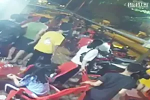 Học sinh uống trà sữa bị đâm chém, nhiều người thương vong