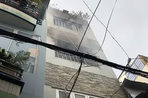 Quận 5: 1 cảnh sát bị thương khi chữa cháy 