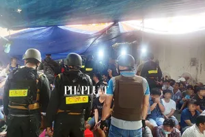 Công an đột kích sới gà cực lớn ở đường Võ Văn Kiệt