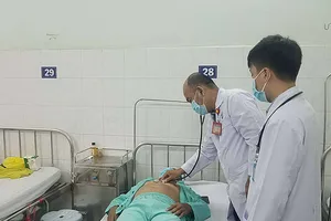 Người đàn ông bị nhóm người vô cớ rượt đánh ở Bình Tân